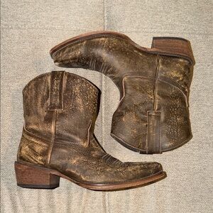 Roper Dusty Distressed Ankle Boots